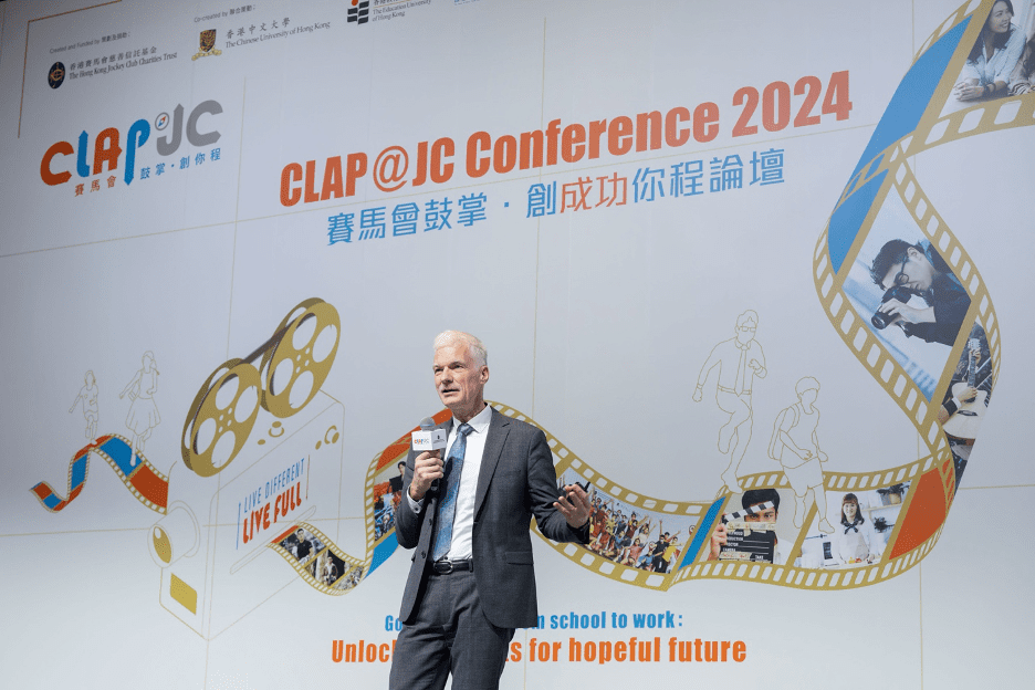 Photo 2 : Andreas Schleicher, directeur de l'éducation et des compétences et conseiller spécial pour la politique éducative auprès du secrétaire général de l'OCDE, prononce le discours d'ouverture du premier jour de la conférence CLAP@JC.