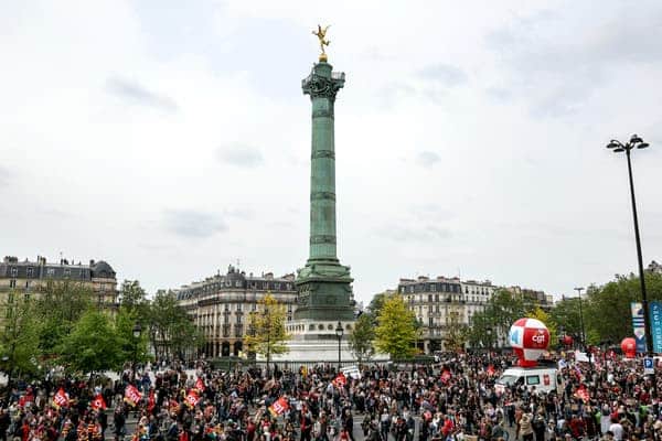 Les manifestants sur la place de la Bastille lors de la manifestations du 1er mai 2024, à Paris.